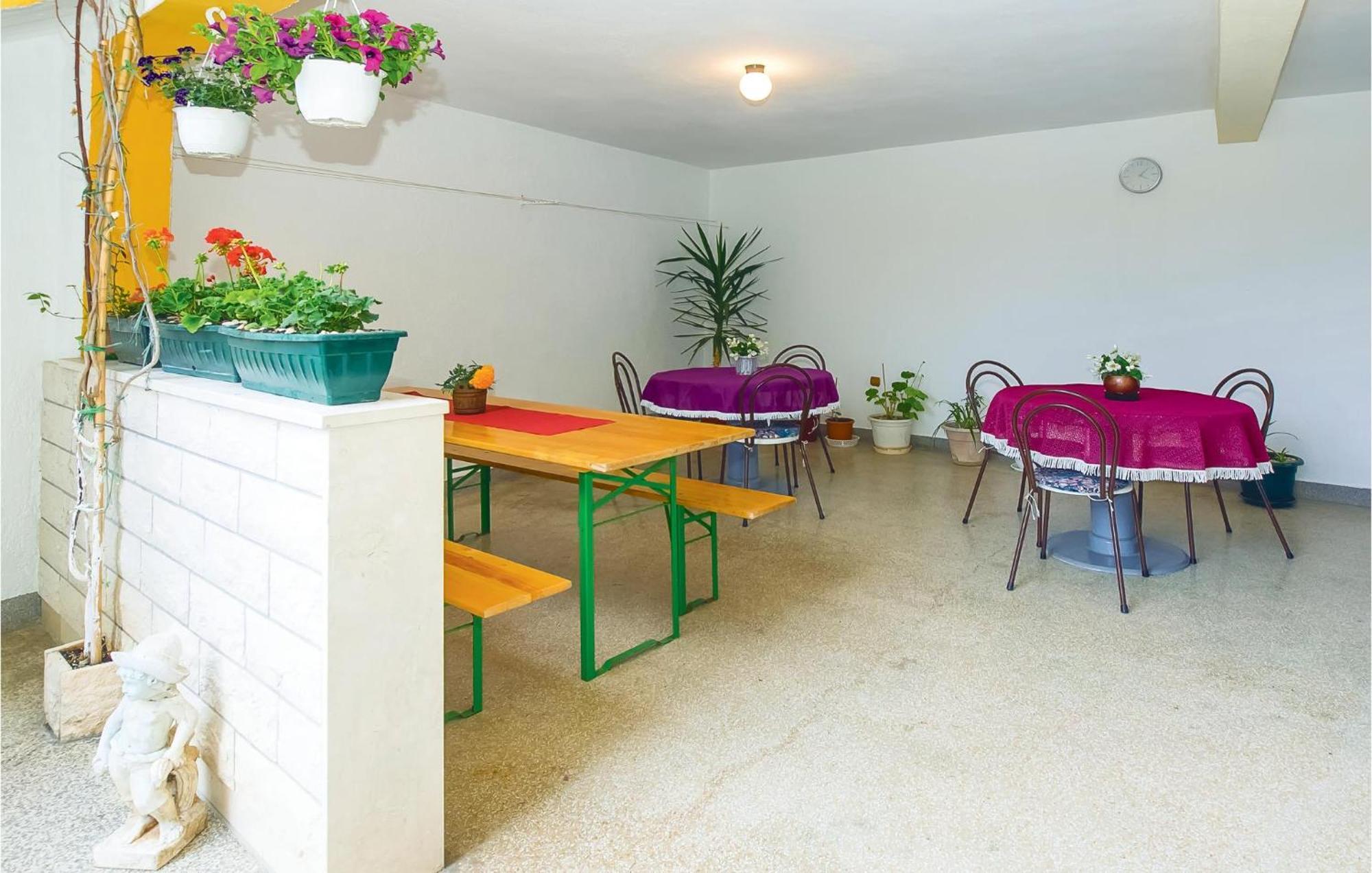 Beautiful Apartment In Omis With Wifi Extérieur photo